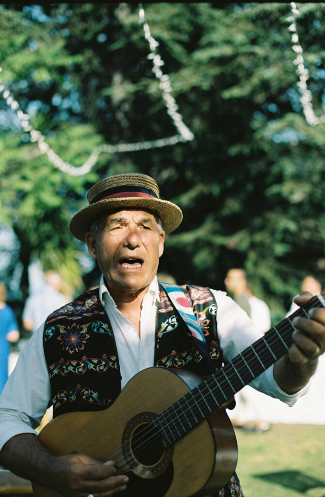 Live music provided by a gentleman with his guitar. Planning a wedding in Sicily with experienced local vendors makes for a grand event. 